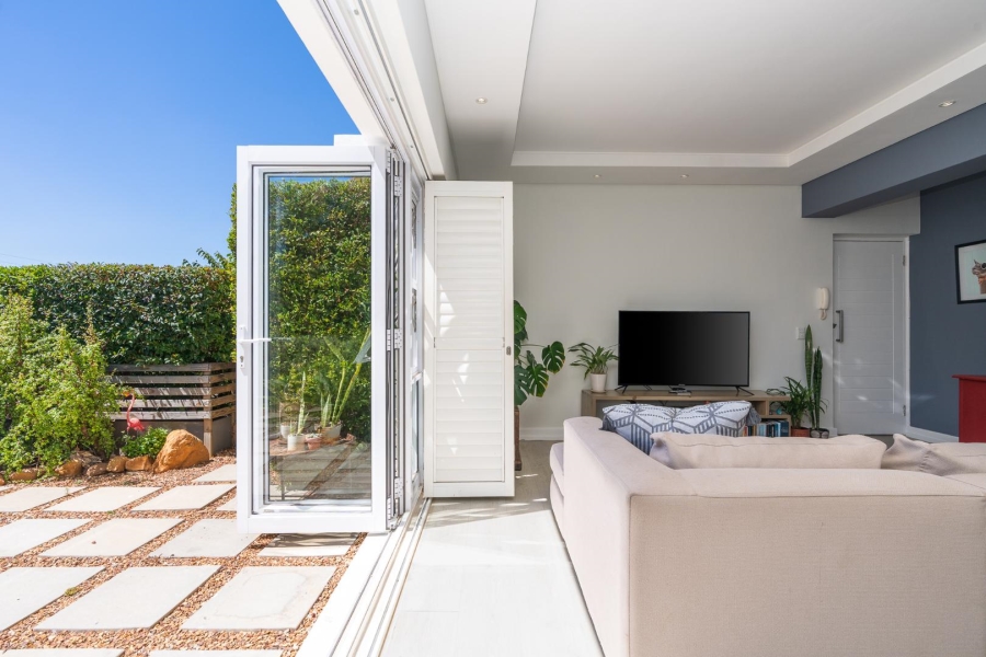 1 Bedroom Property for Sale in Vredehoek Western Cape